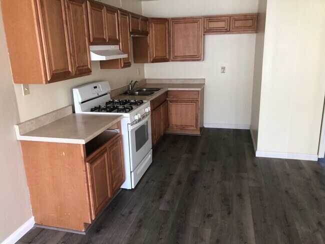 Kitchen - 1298 N Cuyamaca St