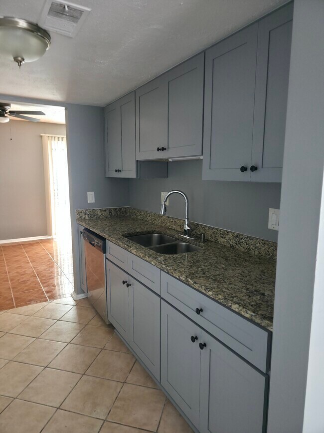 Foto del edificio - 1746 Nappa Valley Ct SE