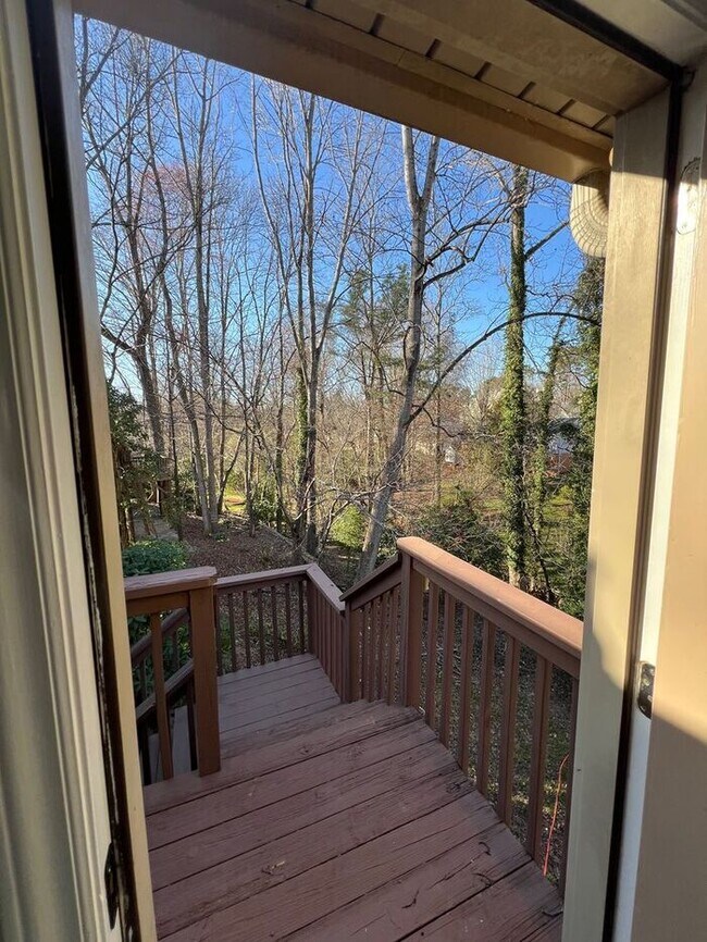Foto del edificio - Wonderful 3 Bedroom Split Level Home In Sa...