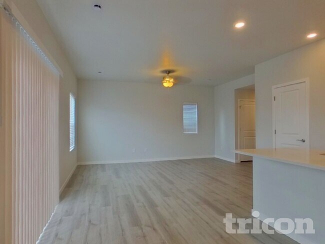 Building Photo - 2214 Flower Blossom Ave