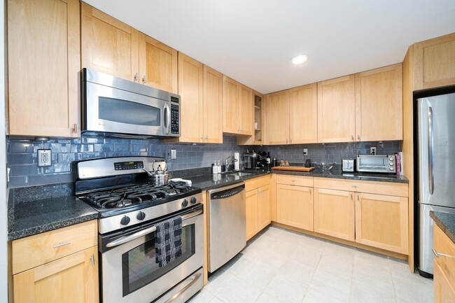 Photo - 700 Grove St House