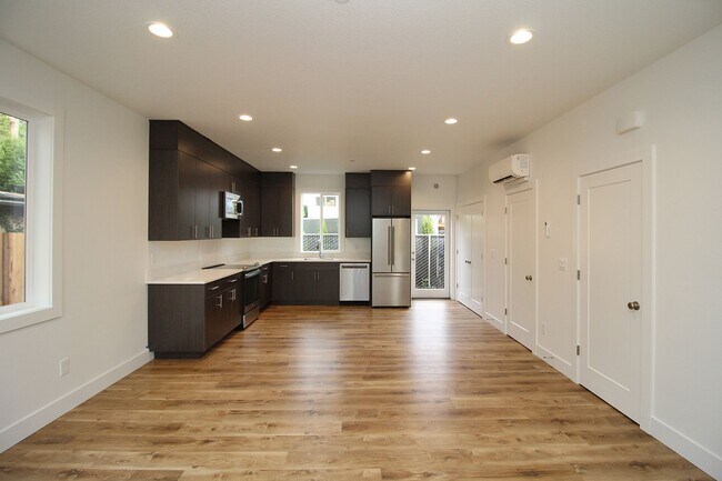 Foto del edificio - 4762-4768 SE 52nd Ave