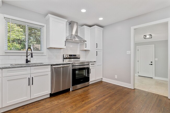 Building Photo - 7615 W 95th Terrace
