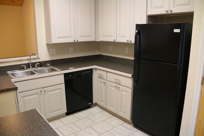 Building Photo - Luxurious Cottage-House Rental in Auburn