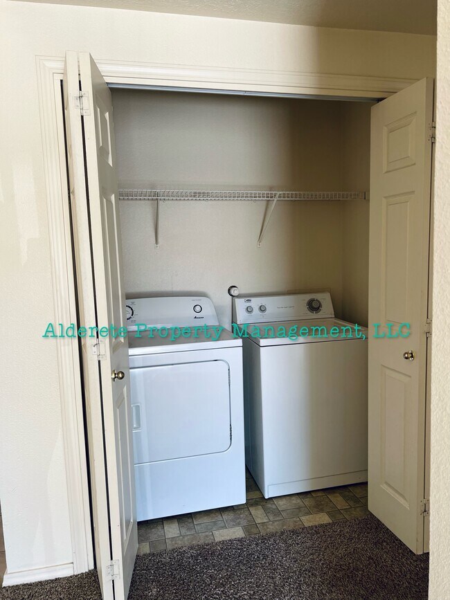 Foto del edificio - 4217 Ridgeway Ct