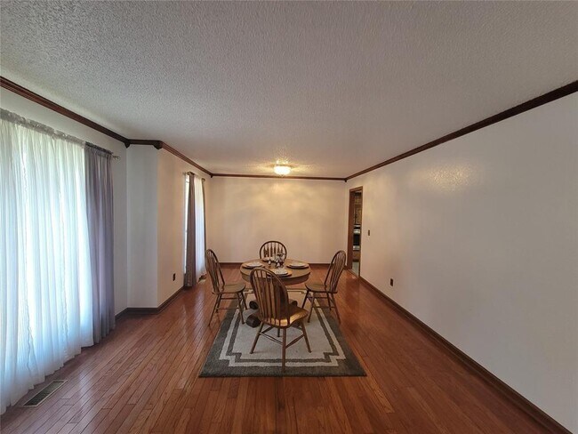 Building Photo - 10417 Falcon Pl