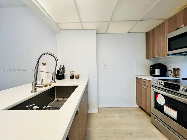 Foto del edificio - 540 Brickell Key Dr