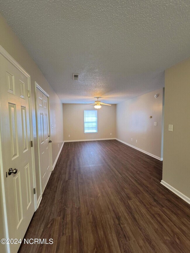 500 Hammock Ln Unit 3, Jacksonville, NC 28546 Room for Rent in