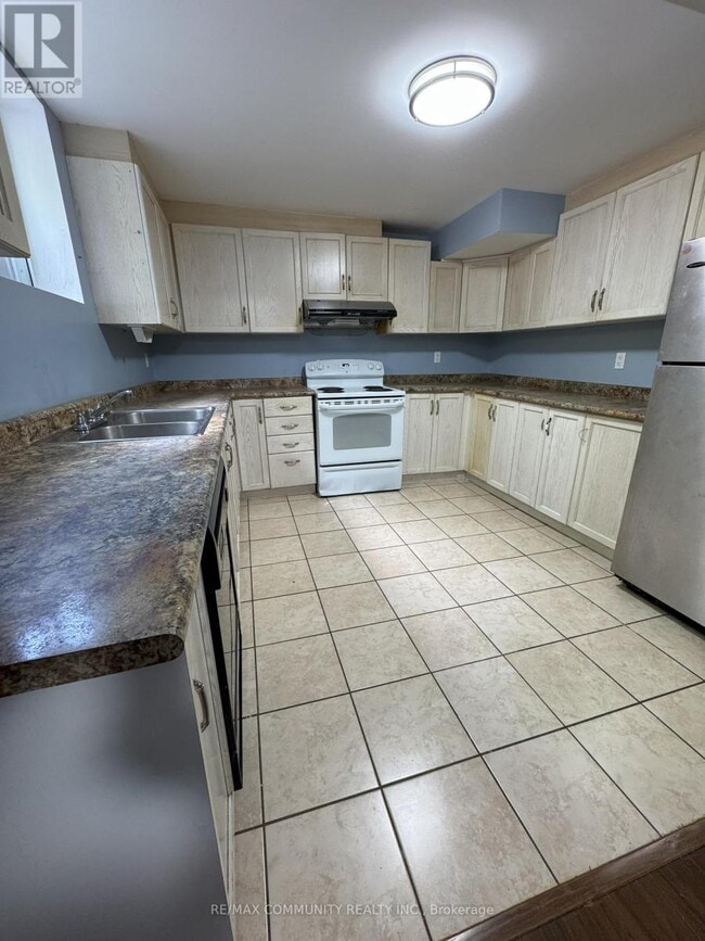 Building Photo - 513 Ashprior Ave