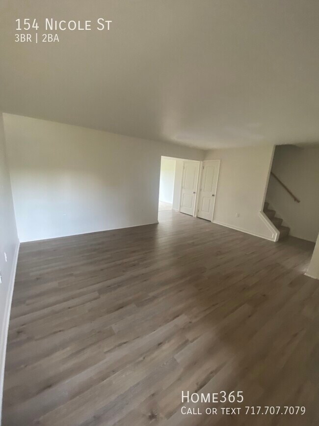 Building Photo - Three Bedroom Townhome with Garage