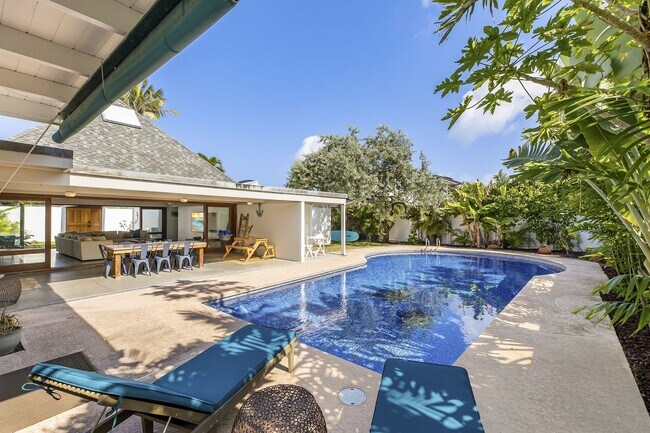 Building Photo - Elegant Home w/ Private Beach Access, Pool...