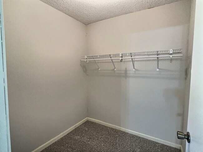 Foto del edificio - PINE LEVEL SCHOOL ZONE - 3 Bed 3 Bath Over...