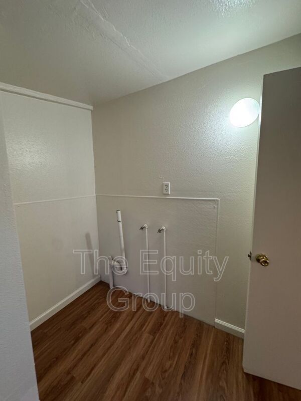 Foto del edificio - 449 W Maple St