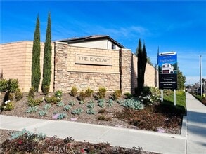 Building Photo - 2031 Divine Arroyo