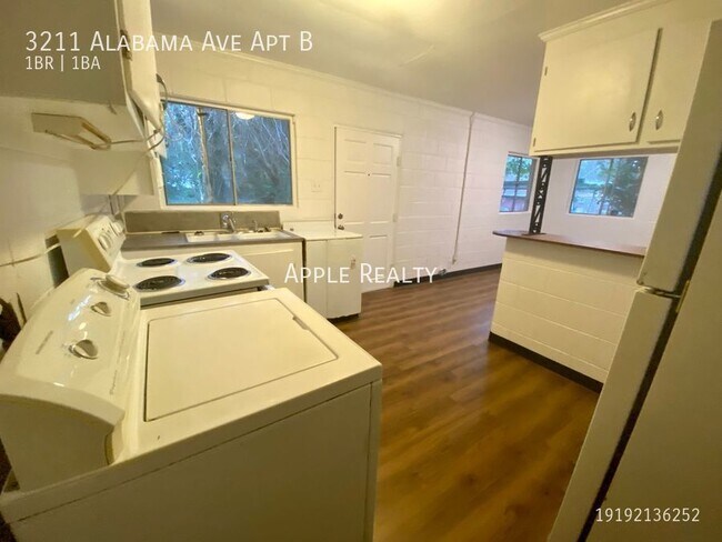 Building Photo - 3211-B Alabama - Available Now!