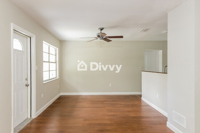 Building Photo - 3135 Olympic St, Sarasota, FL 34231, USA