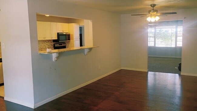 Foto del edificio - 312 McKnight Dr