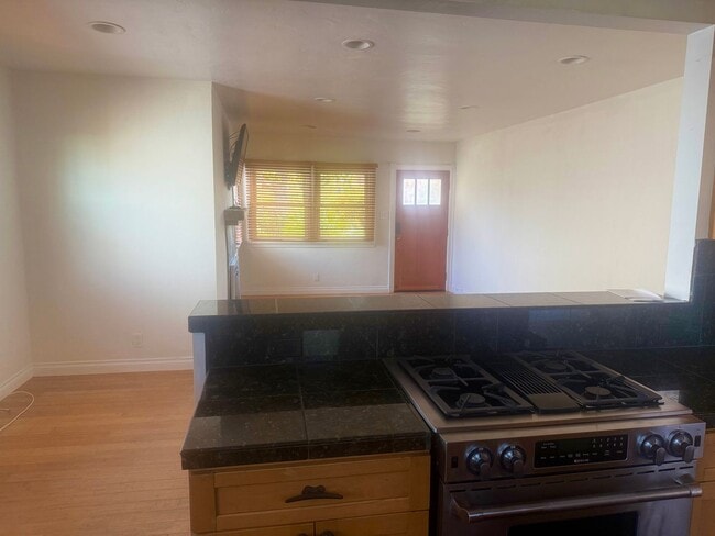 Building Photo - AWESOME 3 BEDROOM 2 BATH BEACH HOUSE