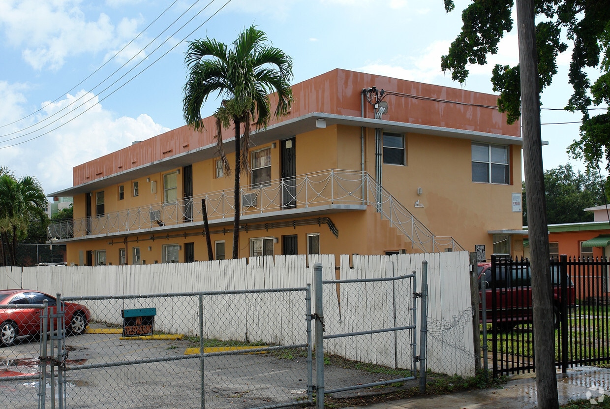 Primary Photo - 949 NW 1st St
