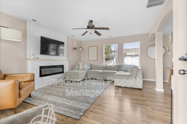 Building Photo - 3783 Pandion Dr
