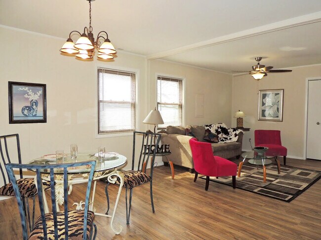 Foto del edificio - 3 Bed - 1 Bath Ranch for Rent in Bedford |...