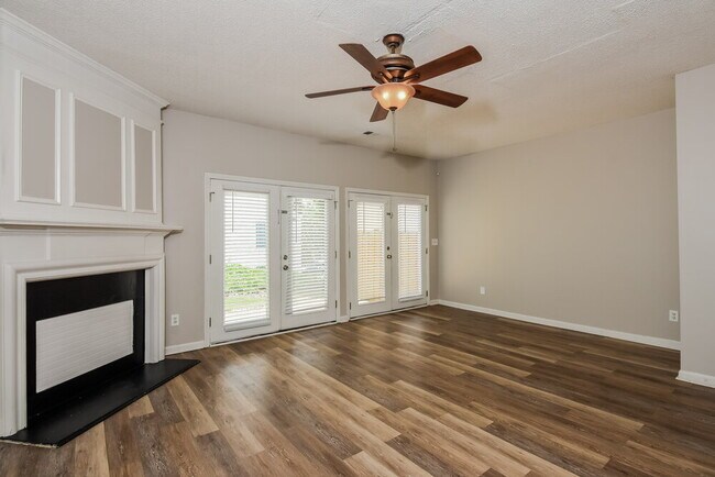 Building Photo - 23 Highoak Dr