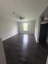 Building Photo - 127 Karen Ct