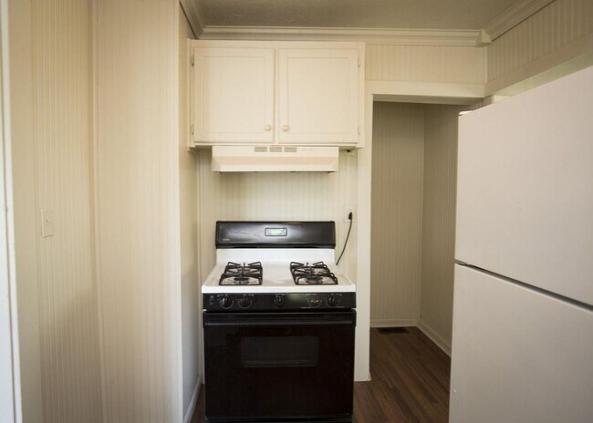 Building Photo - 1521 W State St