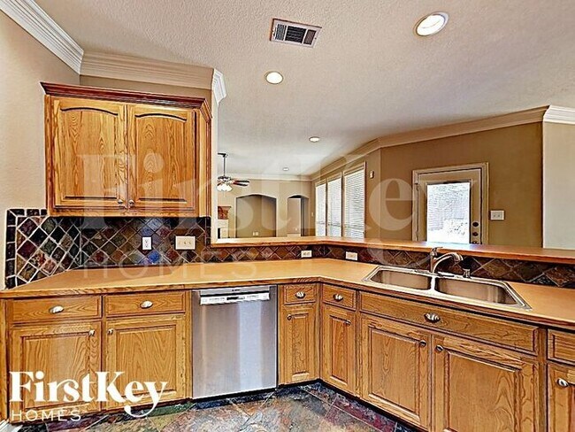 Building Photo - 10163 Trail Ridge Dr