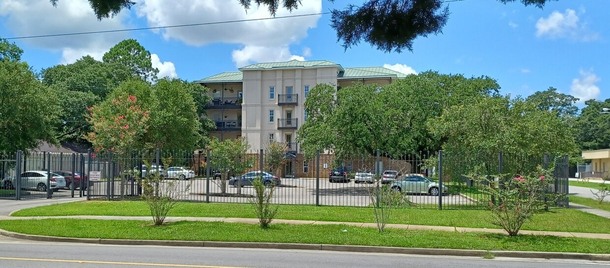 Primary Photo - 200 S Florida St