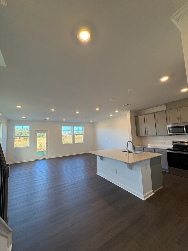 Building Photo - 106 Blossom Field Way