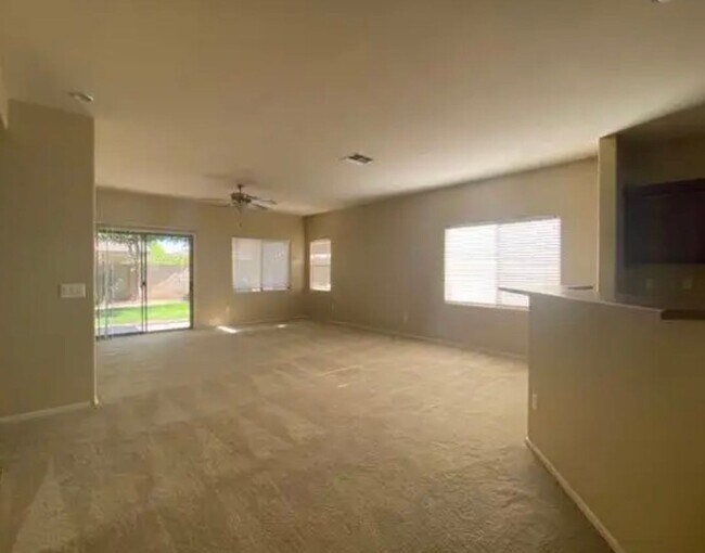 Foto del edificio - 3766 E Shannon St