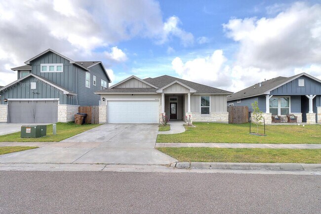Building Photo - 9509 Sedalia - 3/bed 2/bath - $1995/month