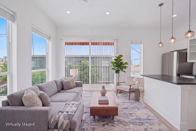 Photo - 2217 N Fitzhugh Ave Apartment