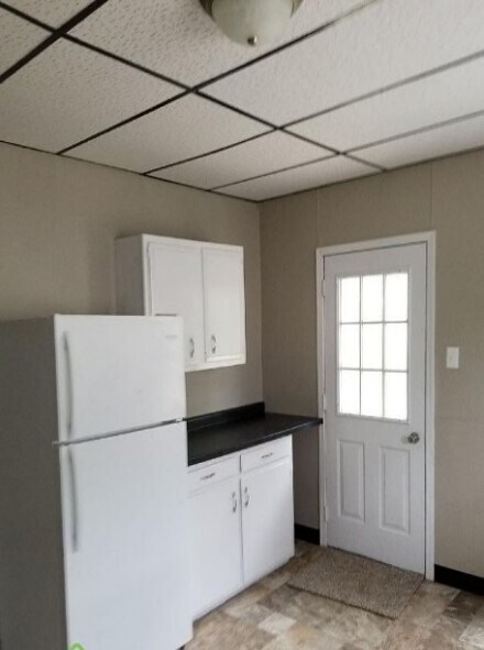 large kitchen with dishwasher - 1608 9th St E