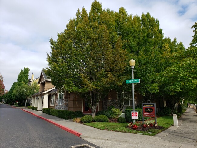 Foto del edificio - 600 SE Columbia Shores Blvd