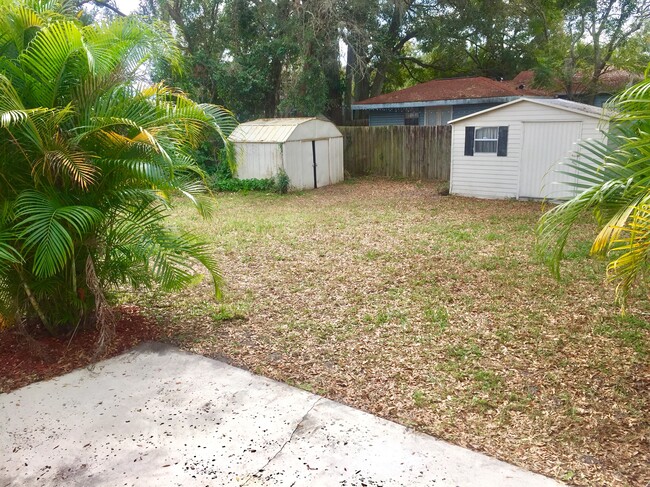 Backyard with 2 storage sheds - 1608 Knollwood Circle