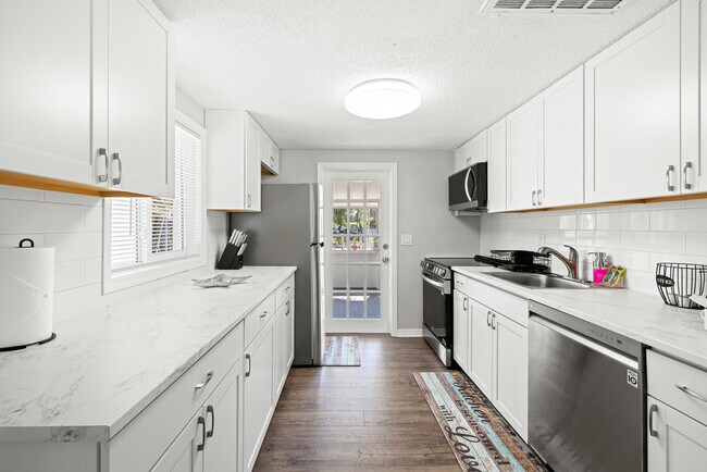 Foto del edificio - 27576 Shore Dr