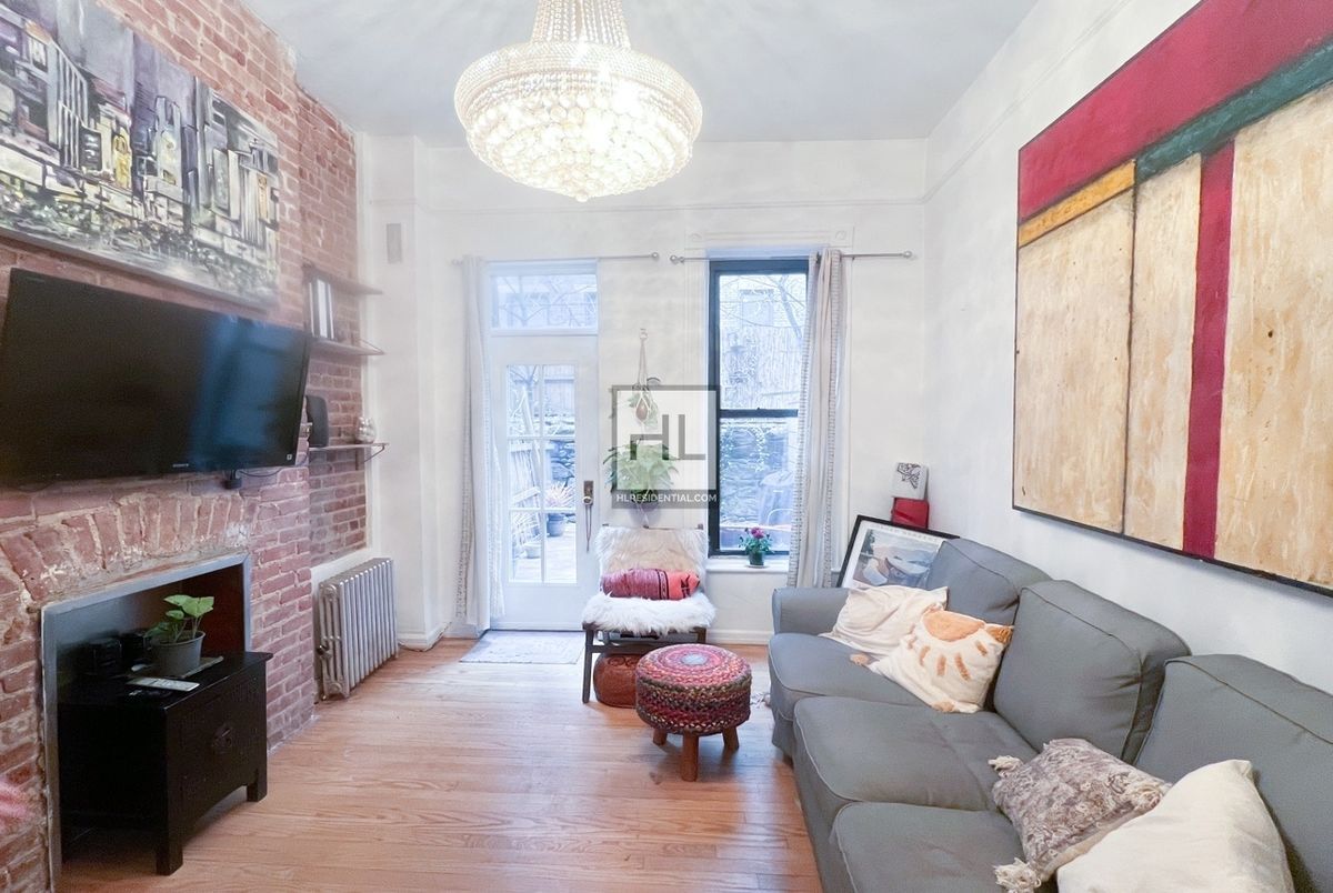 Primary Photo - EAST 73 STREET