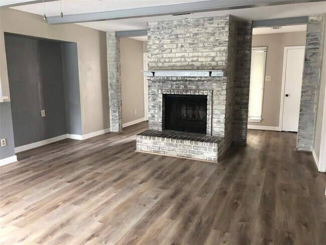 Building Photo - 15915 Cardono Ln