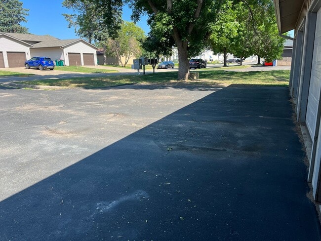 Building Photo - 2-bedroom & 1-bath Apartment + Garage in Hudson WI