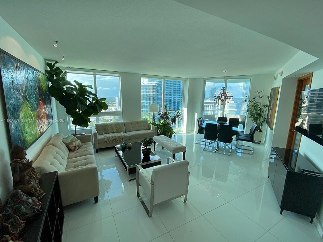 Foto principal - 1900 N Bayshore Dr