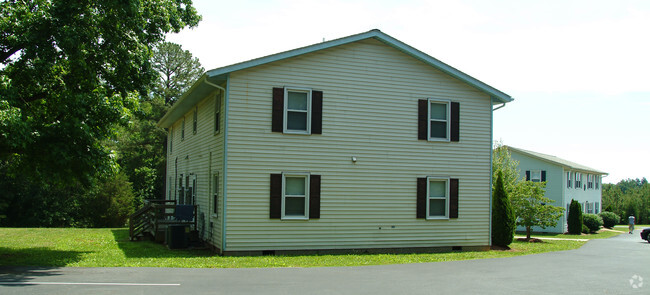 Building Photo - Trevilian Square Apartments