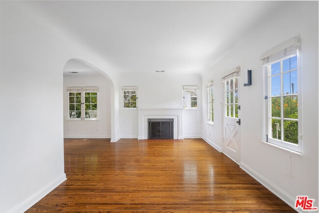 Building Photo - 866 Fiske St