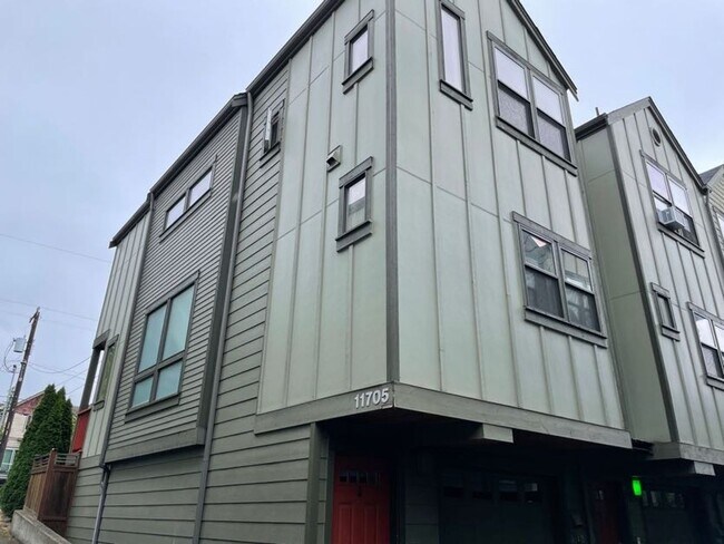 Foto del edificio - Light and Bright Greenwood Townhouse