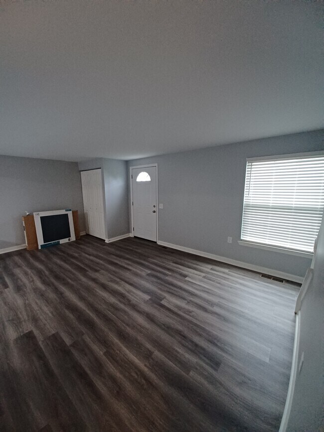 Building Photo - 45 Fox Run Ct