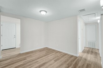 Building Photo - 207 E Bernard St