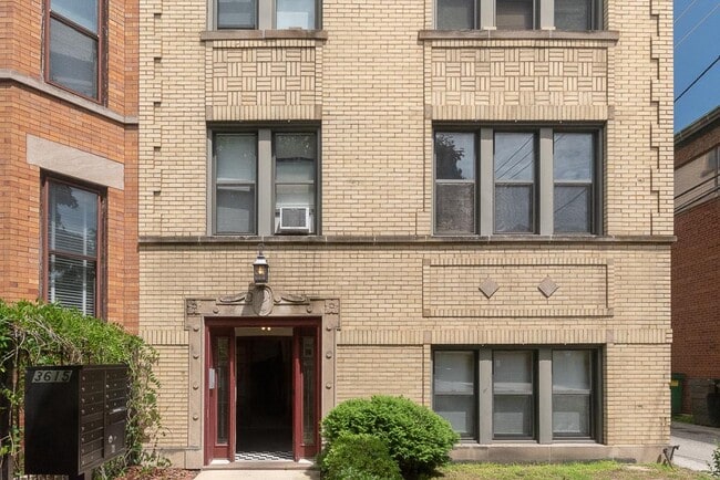 Building Photo - 3632 N Paulina St