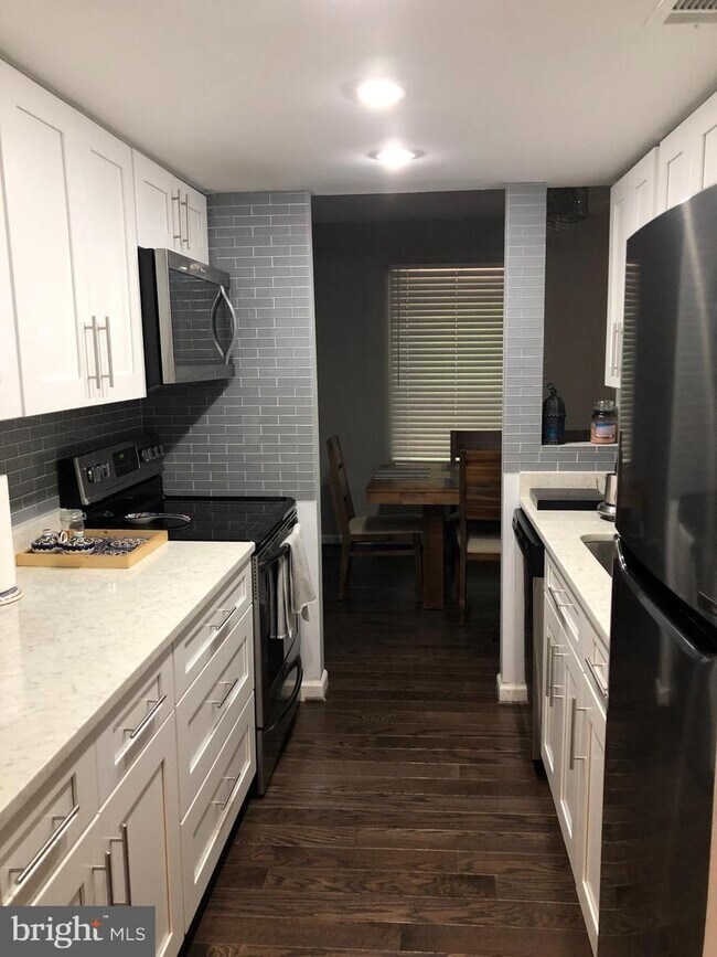 Building Photo - 9148 Lambskin Ln