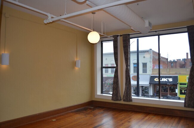 Building Photo - 919 A Aly